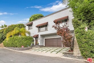 Building Photo - 3200 Primera Ave