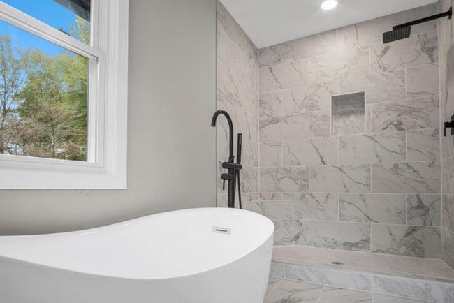 Building Photo - 1675 Bouldercliff Ct SE