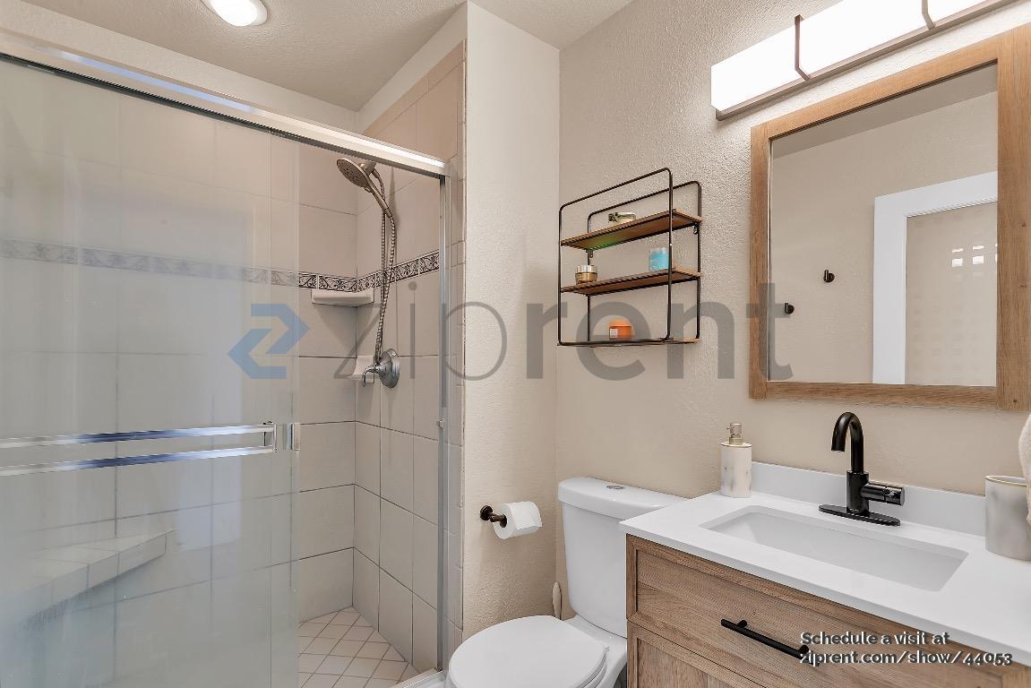 Building Photo - 2157 Clearview Cir