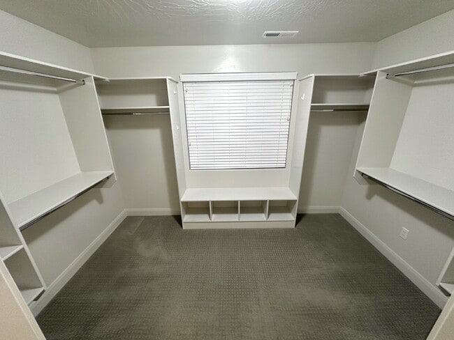 Building Photo - “St. George, Aspen Estates: 5 spacious beds, 2.5 baths, and a stunning 2,852 sq ft of beautifully...