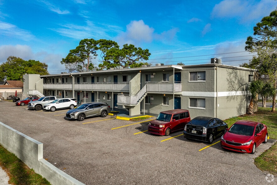 Building Photo - Pinewood