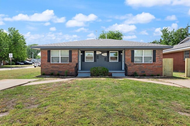 Primary Photo - 920 E Wayne St