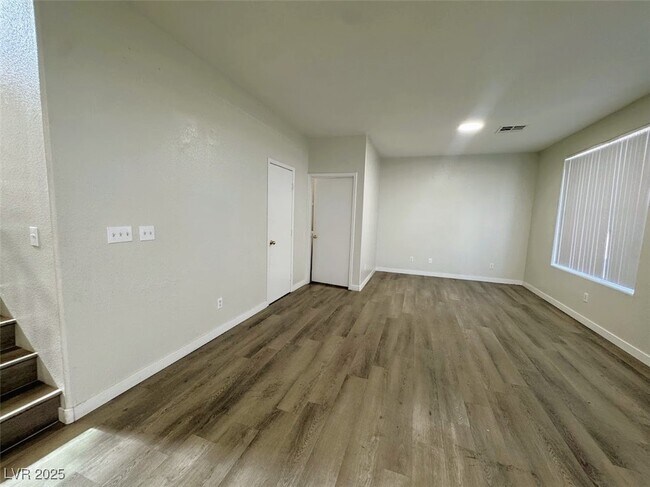 Building Photo - 2401 Living Rock Ave