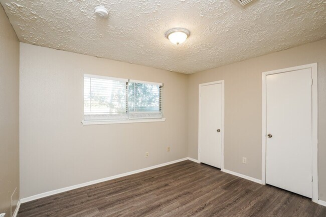 Building Photo - 7202 Skylight Ln