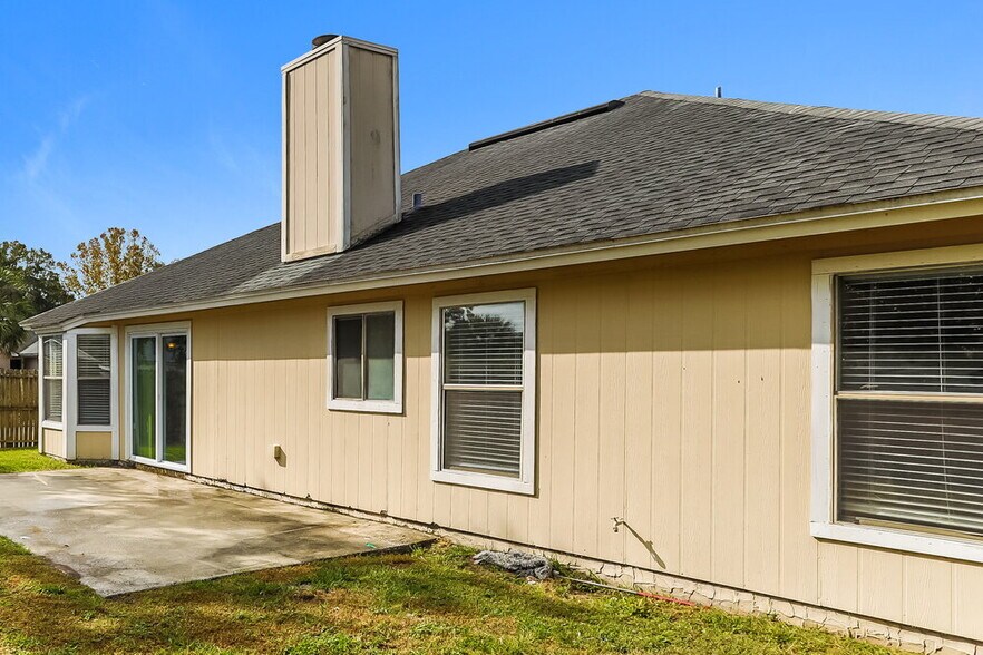 Building Photo - 411 Willow Green Dr