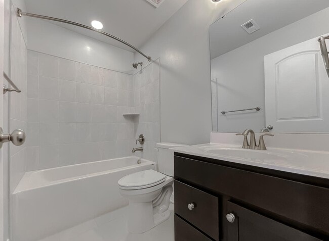 Building Photo - Sullivan Lane