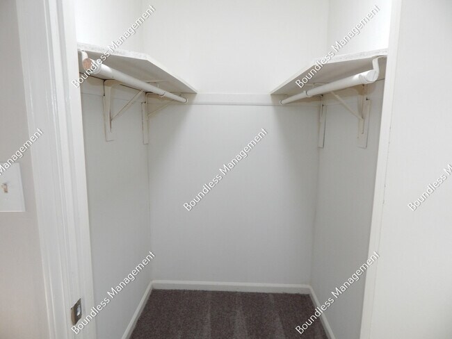 Building Photo - 2170 Wells Dr SE