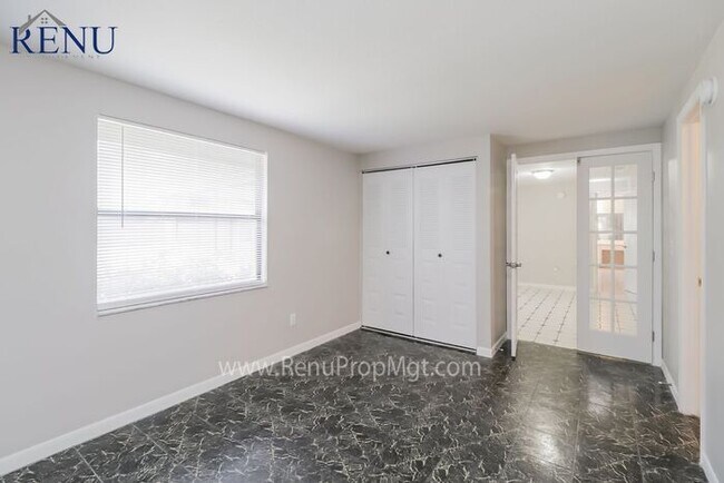 Building Photo - AVAILABLE NOW! $0 APP FEES!