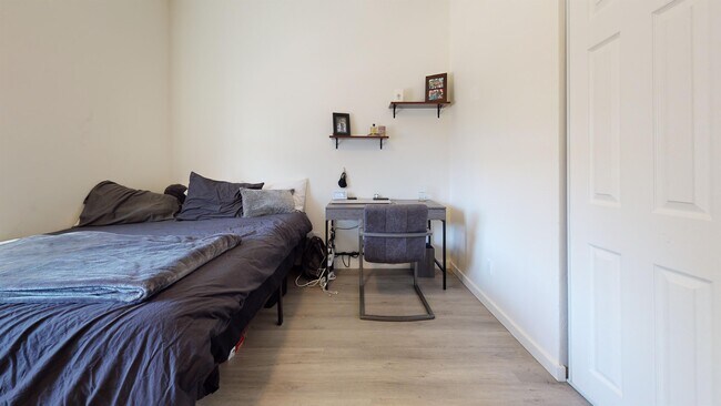 Building Photo - 5126 Ewing St