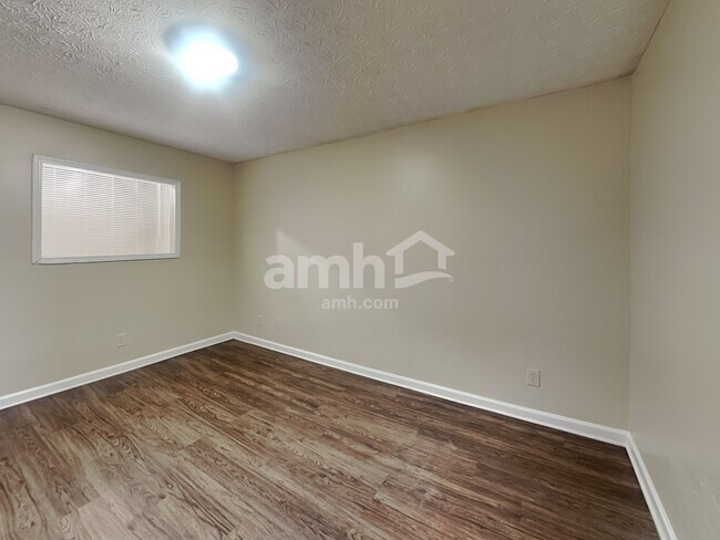 Building Photo - 450 Crested View Dr