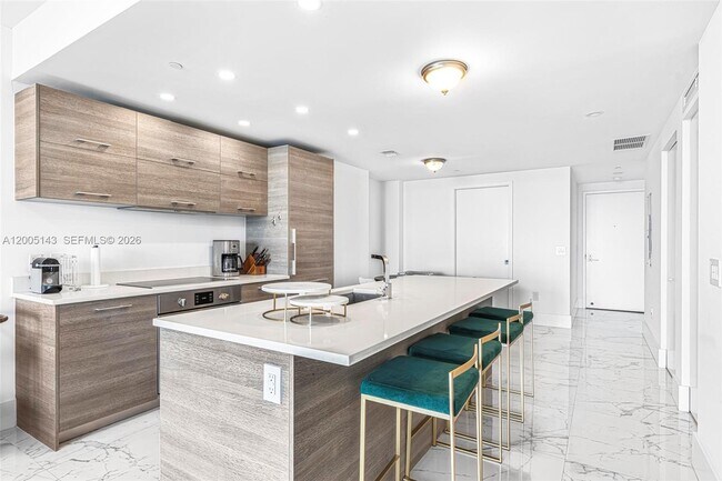 Building Photo - 650 NE 32nd St