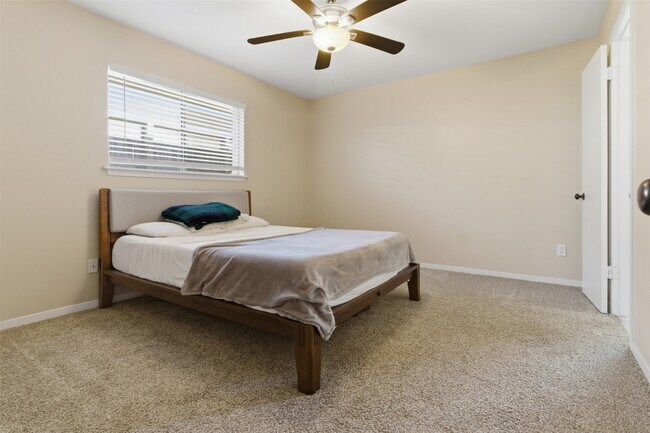 Building Photo - 2310 Droxford Dr