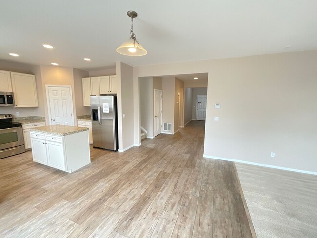 Building Photo - 4 Bedroom Home Available Near Black Forest...