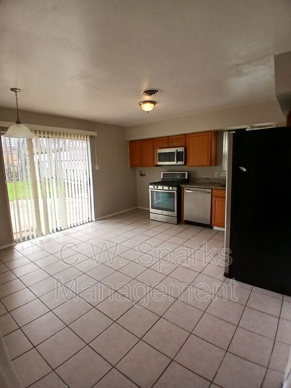 Building Photo - 706 Goldwood Dr