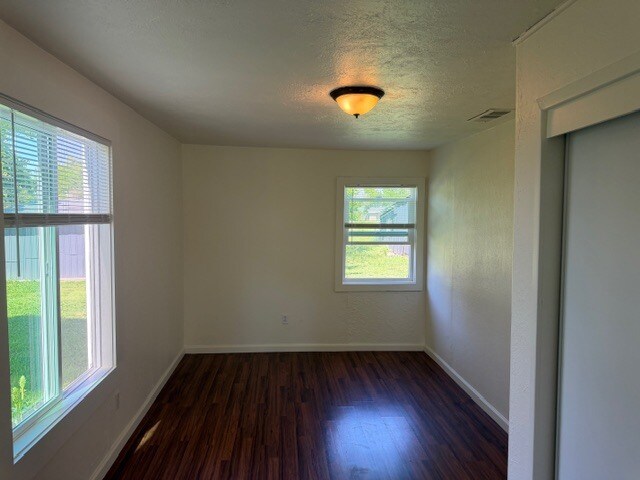 Building Photo - 10861 Live Oak Rd