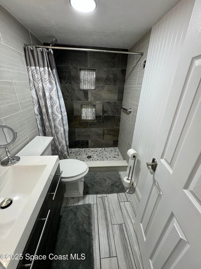 Building Photo - 137 Bristol Ct