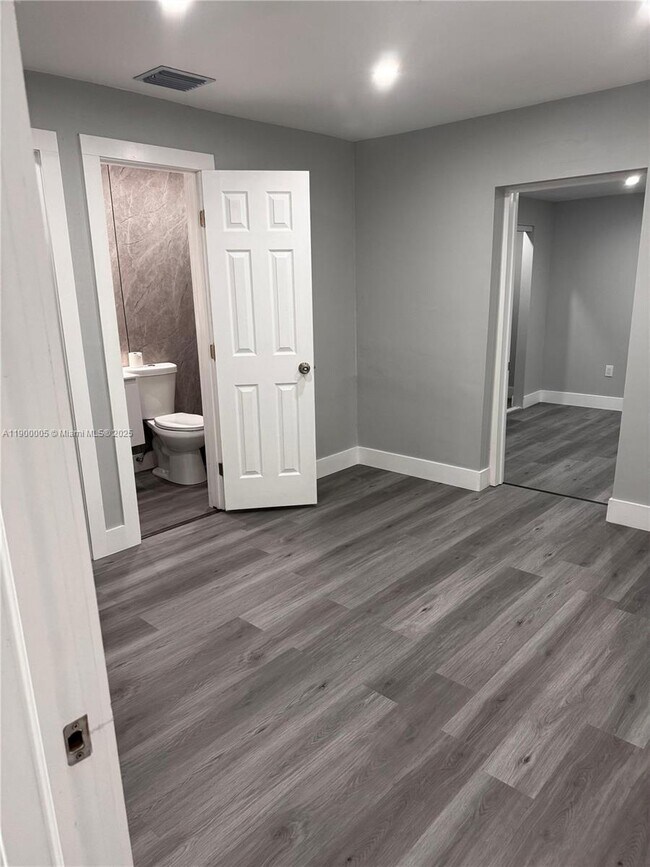 Building Photo - 3033 NW 32nd St