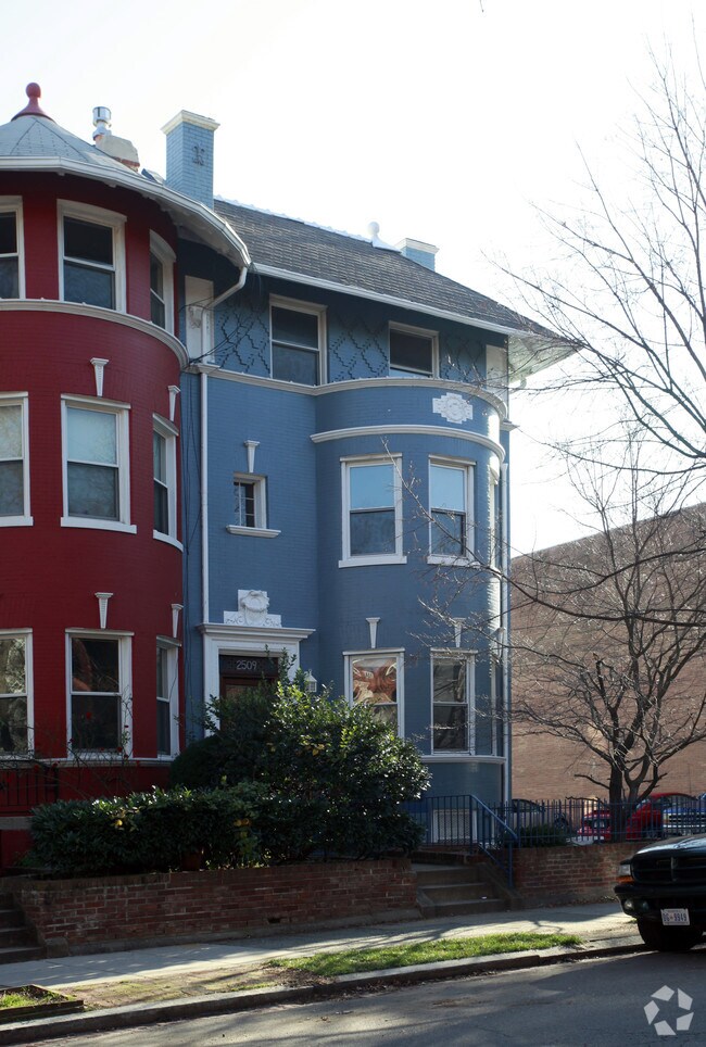 Building Photo - 2509 Cliffbourne Pl NW