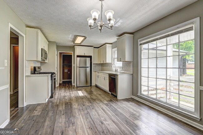 Building Photo - 604 Cloudland Dr