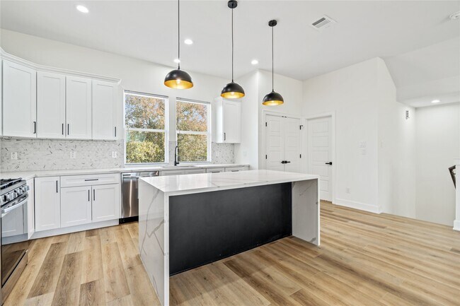 Building Photo - 3601 Rebecca St