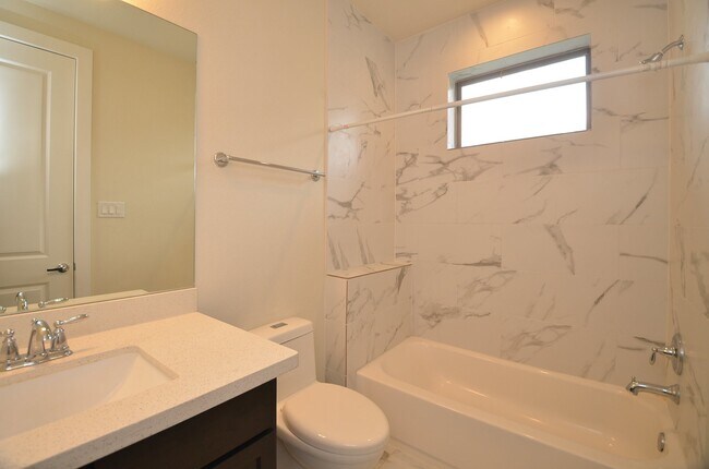 Building Photo - 2616 Riverside Dr