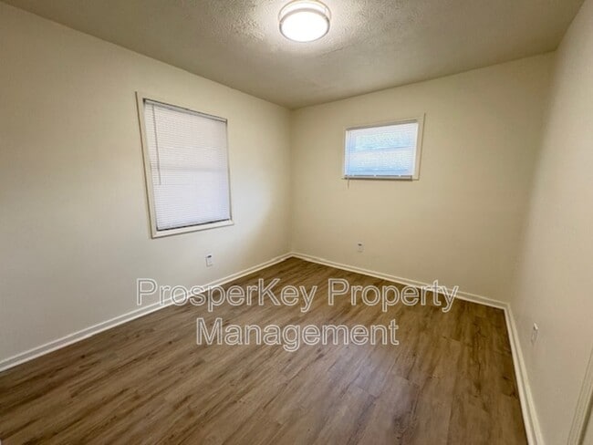 Building Photo - 5205 Cochran Ave