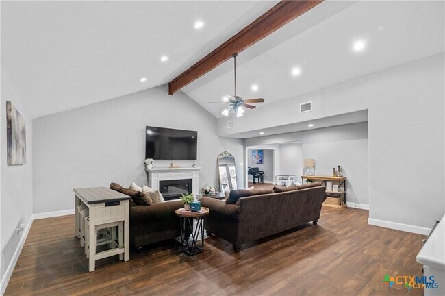 Building Photo - 6037 Country Club Dr