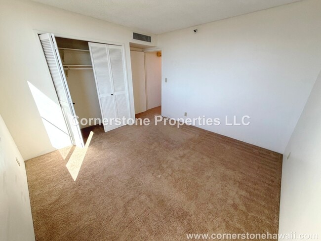 Building Photo - 990 Ala Nanala St