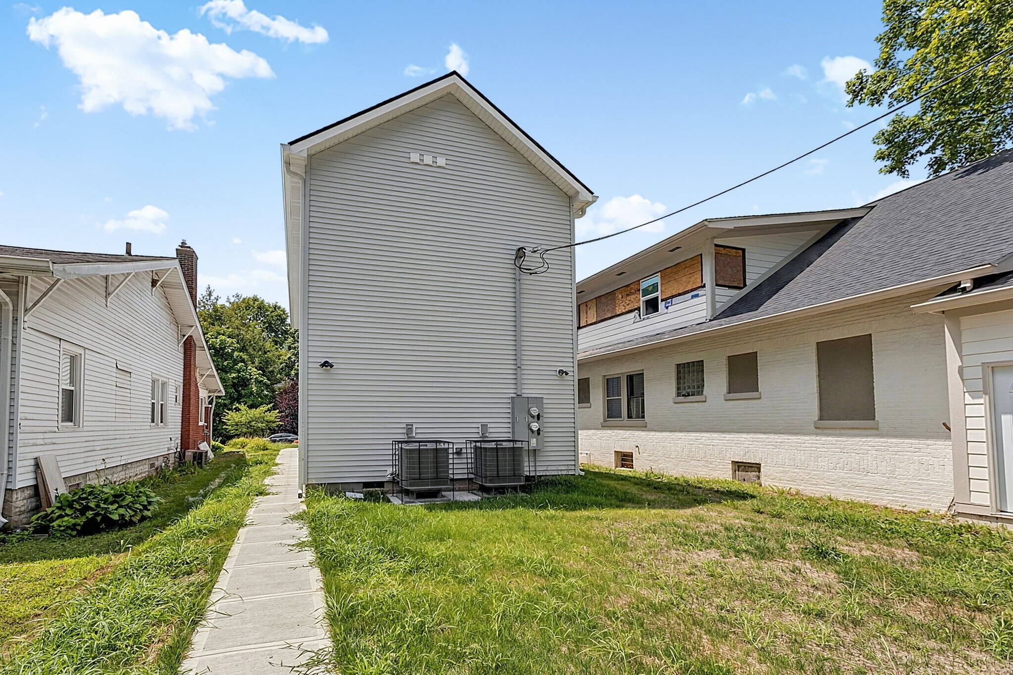 Building Photo - 3947 Rookwood Ave