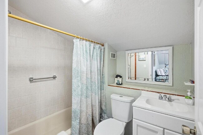 Building Photo - "Cozy & Efficient 1-Bedroom Retreat Steps from Flagler Beach!"