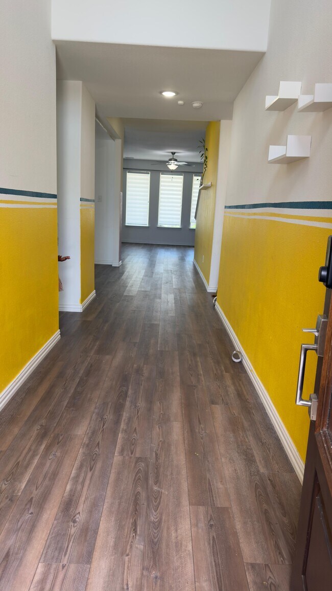 Building Photo - 1816 Da Vinci Dr