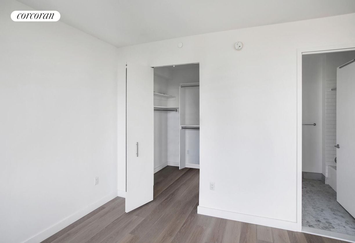 Building Photo - 595 Dean St