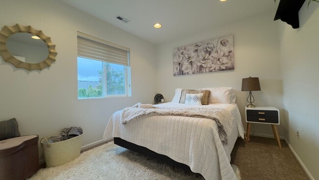 Building Photo - Outdoor Oasis 3 Bedroom Home in Horizon Pointe - Available Jan 1st