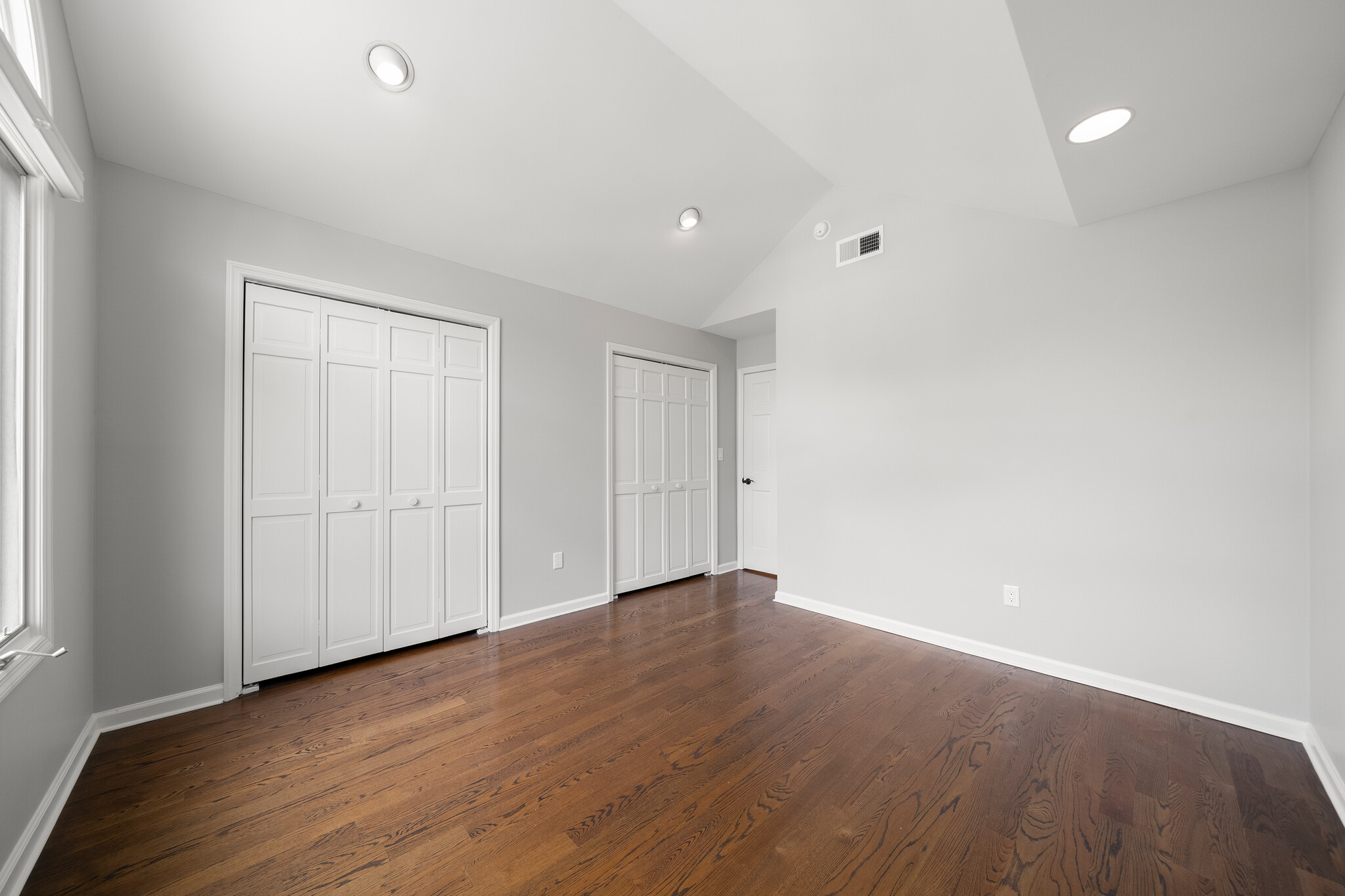 Building Photo - 81 Lakeview Dr