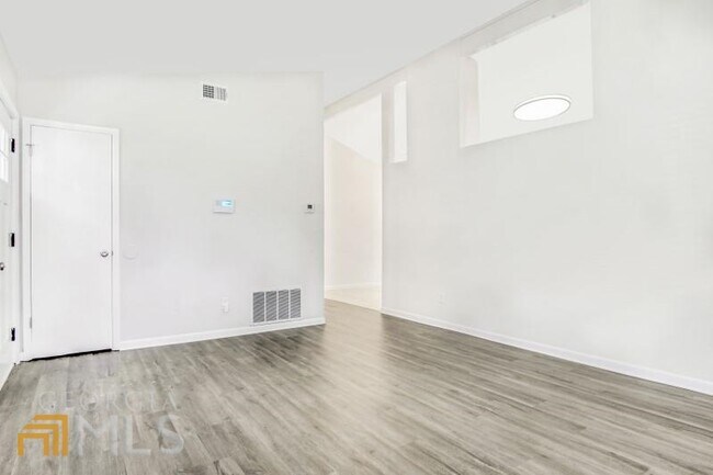 Building Photo - 2312 Leslie Brook Dr