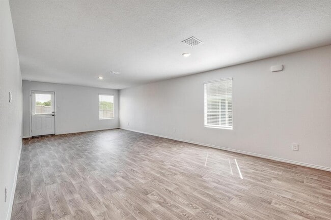 Building Photo - 346 Bull Lake Cir