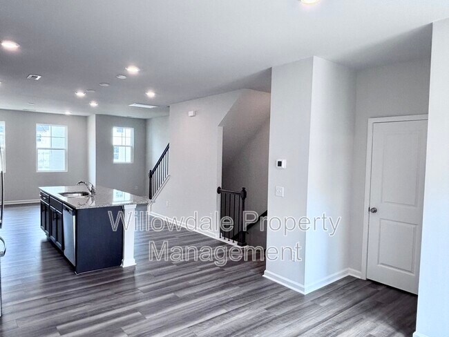Building Photo - 4010 Silver Oak Ln