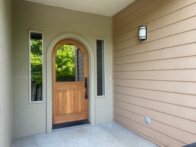 Building Photo - 528 W Nevada St