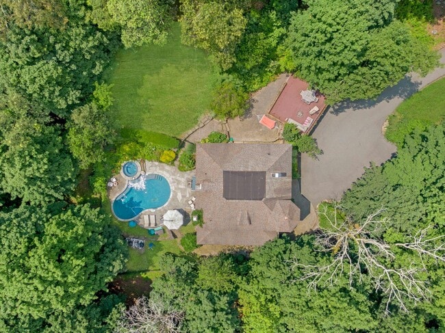 Building Photo - 65 Rockledge Dr