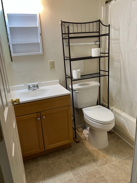 Building Photo - 32 Woodglen Apartment