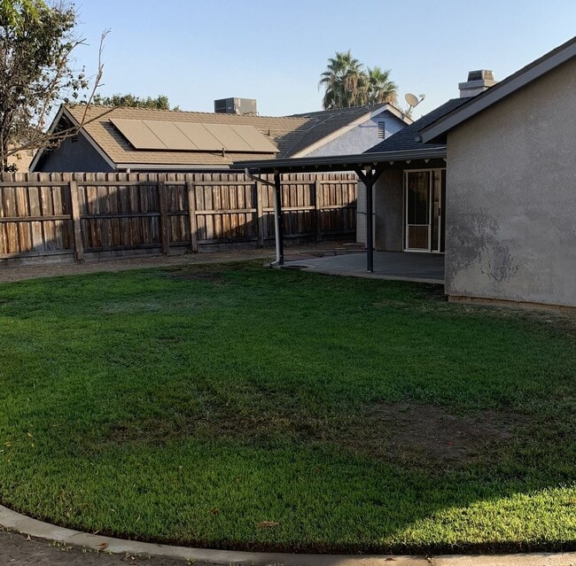 Building Photo - 3 Bedroom 2 Bath Home