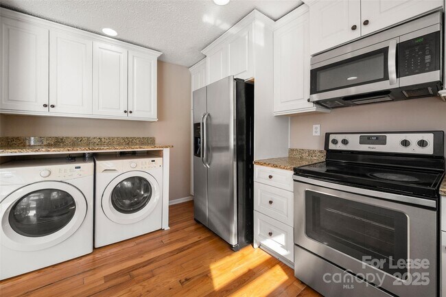 Building Photo - 4601 Linda Kay Dr