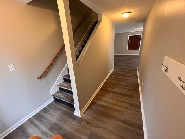 Building Photo - 3 Bedroom Home Available in Feb!