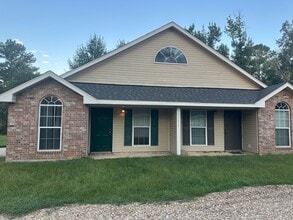 Building Photo - 42653 Edgewater Ln