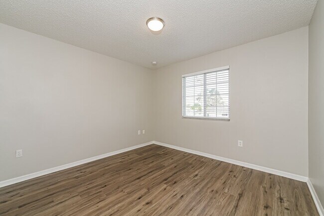 Building Photo - 304 Michigan Ln