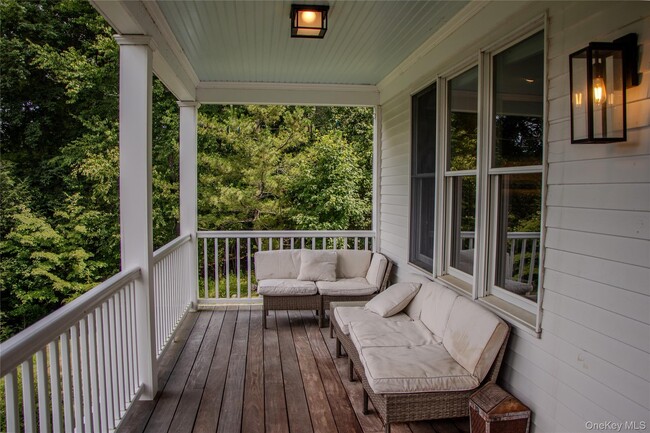 Primary Photo - 14 Ledge Rock Ct