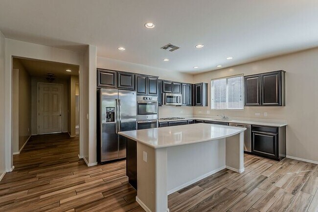 Building Photo - Modern 4 Bed Tucson Rental with Spacious K...