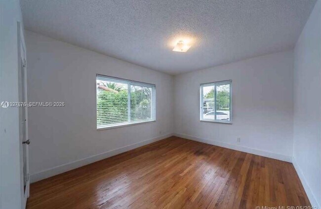 Building Photo - 819 Capri St