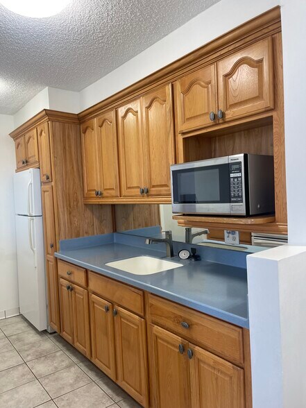 Building Photo - 2600 Pualani Way