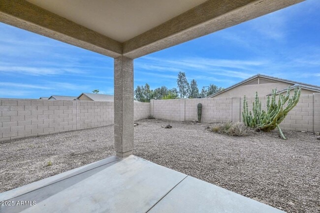 Building Photo - 17149 W Saguaro Ln